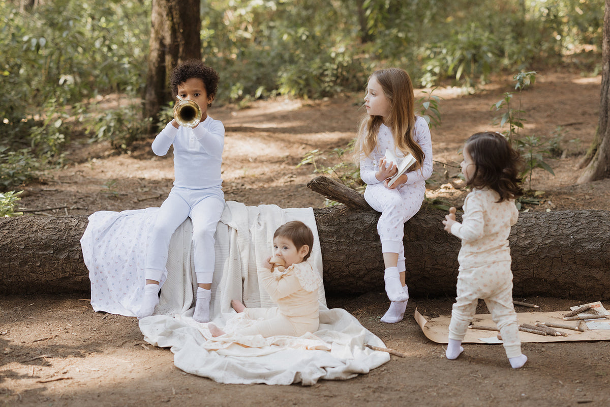 Personas usando los productos de NONOY CHILDRENSWEAR